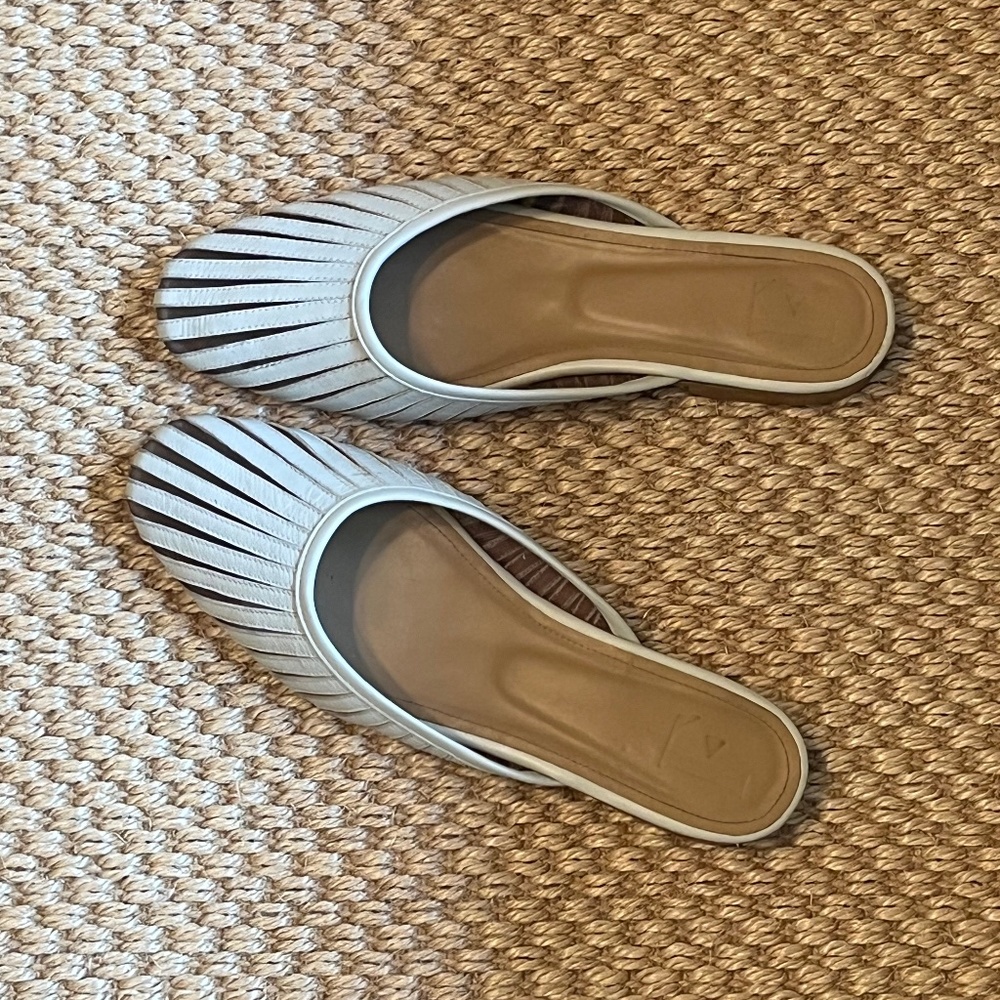 Flattered Cream Mules / Slip ons. Sz 8